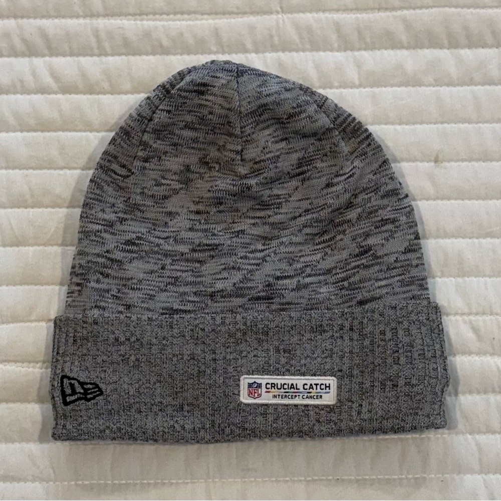 Dallas Cowboys New Era NFL Crucial Catch Tie-Dye Knit Beanie - Picture 3 of 4